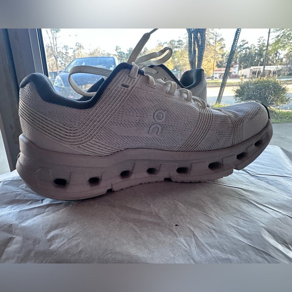 On Running Women's Cloudgo Sneakers, Sz. 6 - Picture 7 of 8